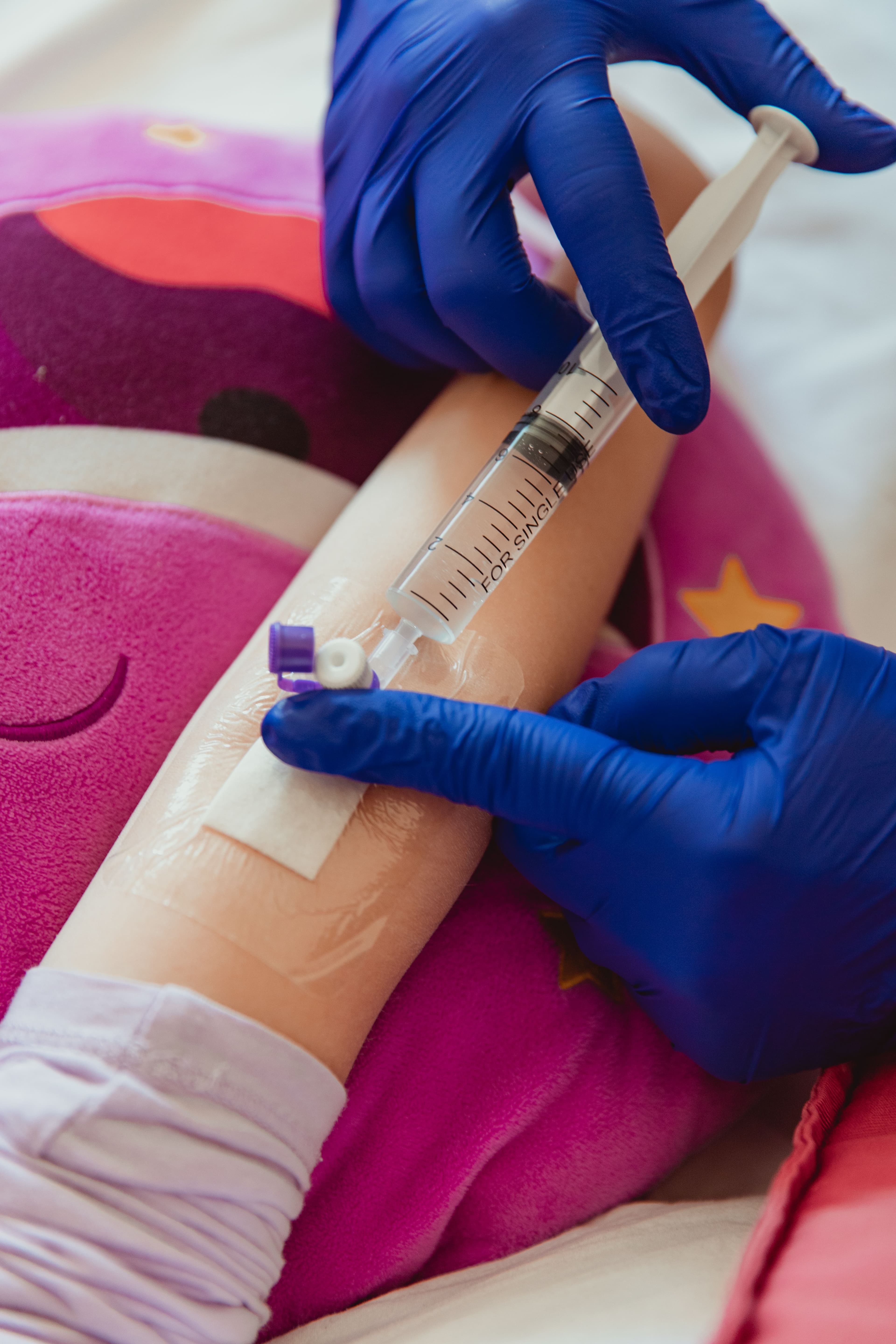 Îngrijirea medicală la domiciliu vs. spitalizare: Cum alegi ce este mai bun pentru tine sau cineva drag?